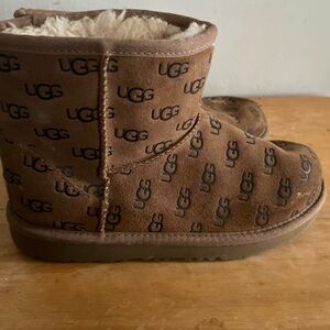 UGG Chestnut Logo Short Suede Boots